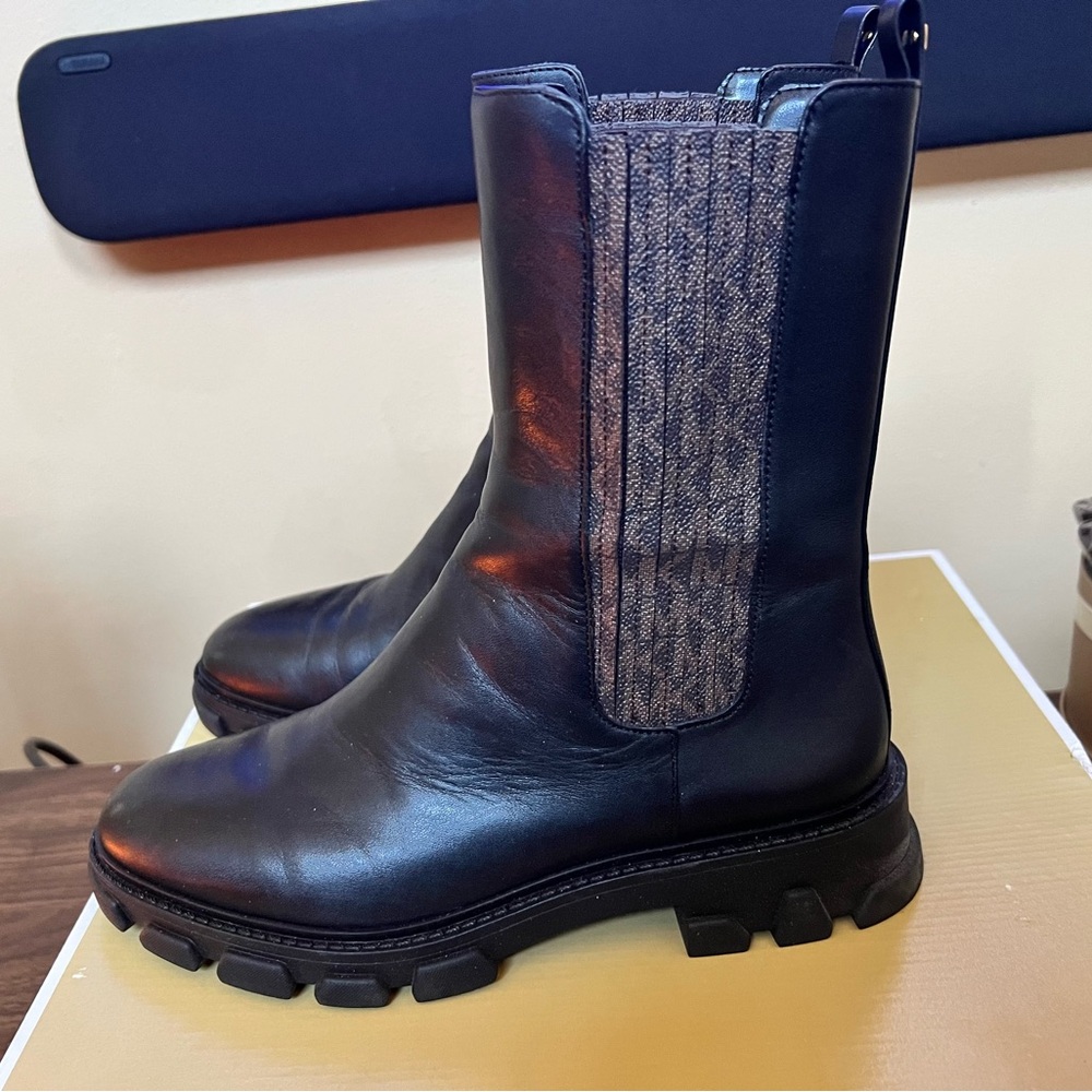 Michael Kors Ridley Chelsea Boots